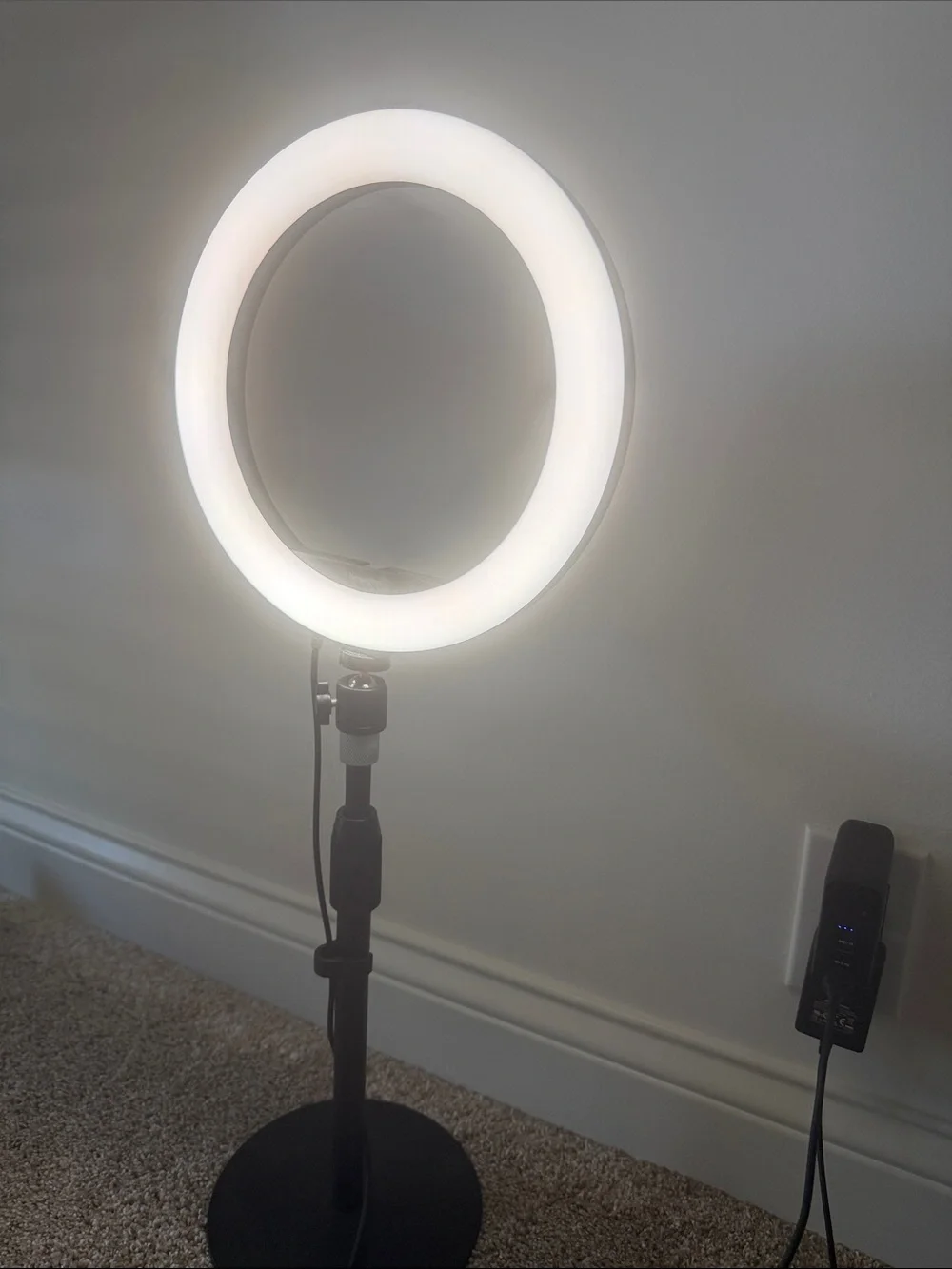 Telescoping Ring LED Light Desk Stand - Black/White- Kensington